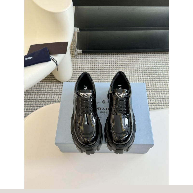 Pra*a leather shoes